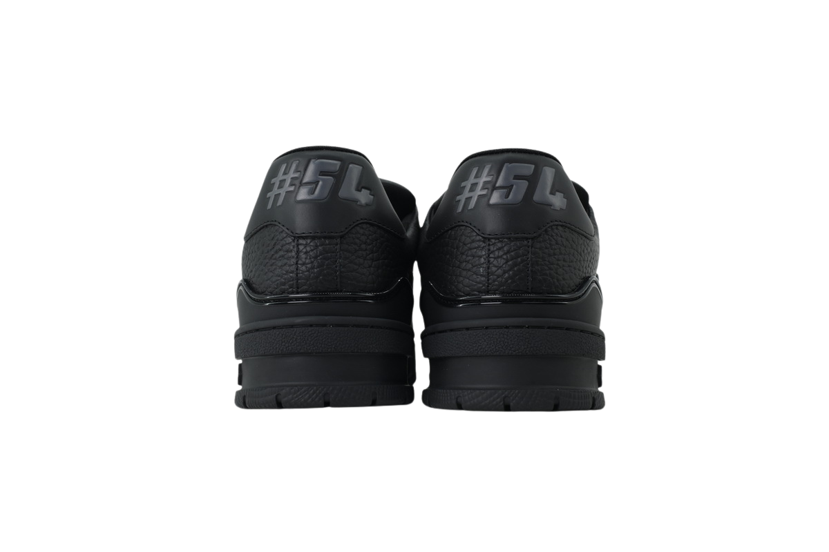 'Louis V' Trainer