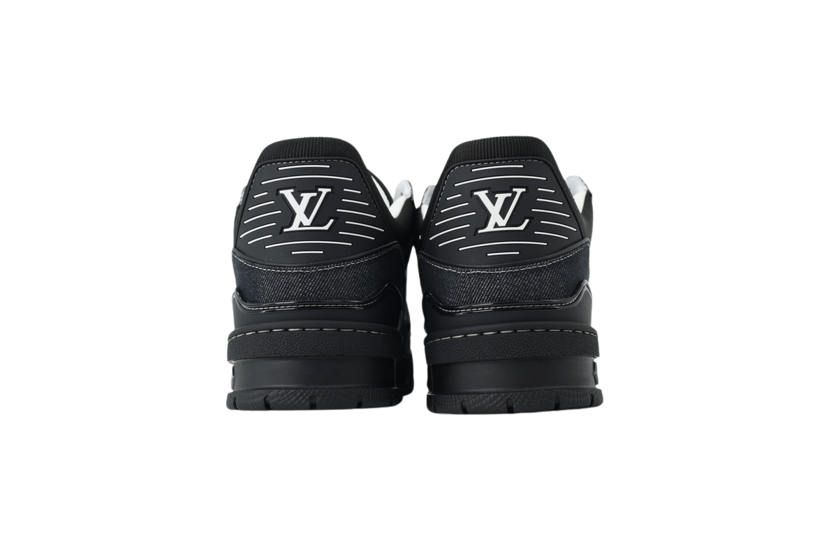 'Louis V' Trainer