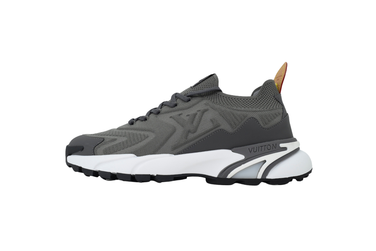 'Louis V' Style Trainer